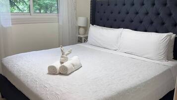 Silitysrauta/-lauta, Wi-Fi, vuodevaatteet