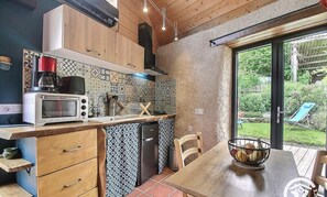 Fridge, stovetop, coffee/tea maker, toaster - Ekoty - PLOURIVO - Gîte (PLOURIVO)
