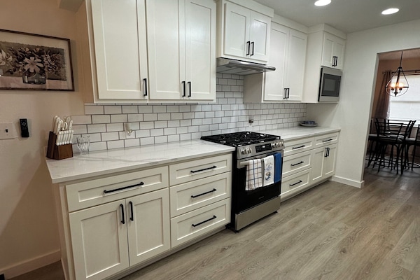 Micro-ondes, four, plaque de cuisson, lave-vaisselle