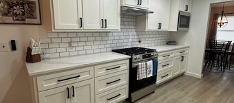Big 4-bedroom South Broken Arrow walk to Indian Springs Golf Course Fast WiFi
