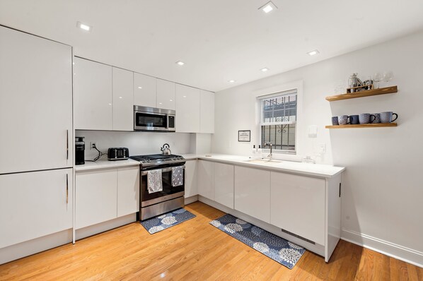 Microwave, oven, stovetop, dishwasher