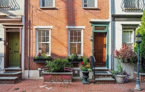 Luxury, Steam Shower, Stylish 3BR 2BA Home in the Beautiful Rittenhouse District