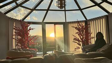 Deluxe Suite, Lake View