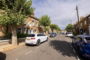 Exterior - Stylish 3-bed Cottage in North Kensington (London)
