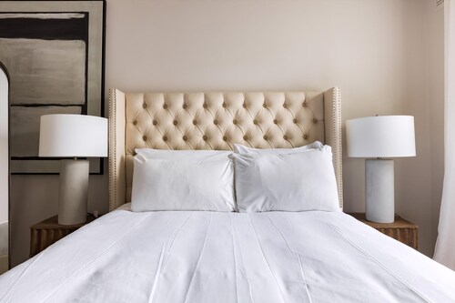 Stylish 3-bed Cottage in North Kensington