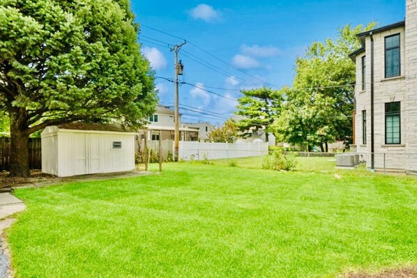 المنطقة المحيطة بالمنشأة