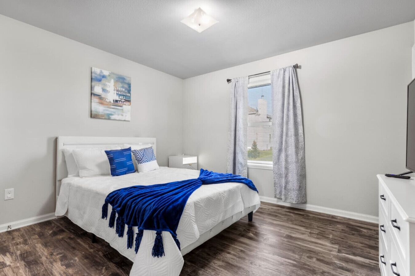 3 camere, una scrivania, ferro/asse da stiro, culla da viaggio