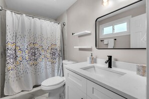 Hair dryer - Modern 4BD Home in Lake Hills Pet friendly (Lake in the Hills)