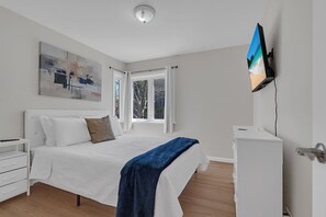 4 bedrooms, desk, iron/ironing board, WiFi