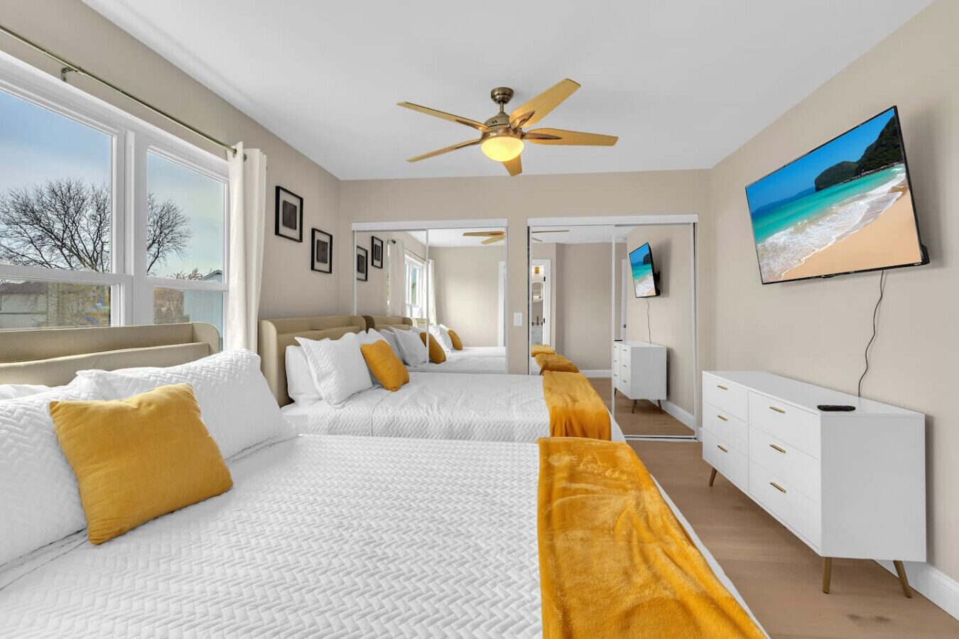 4 bedrooms, desk, WiFi