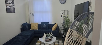 2 Bed - Sleeps 6 - Private Balcony - City Centre