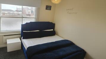 2 bedrooms, iron/ironing board, WiFi (free), bed sheets