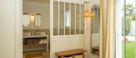 5 bedrooms, free WiFi