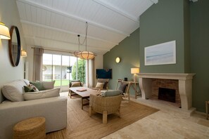 Télévision, cheminée