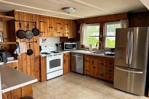 Microwave, oven, stovetop, dishwasher