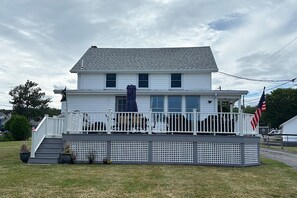 Exterior - 4-bedroom stand alone condo in charming Wells, walking distance to beach. (Wells)