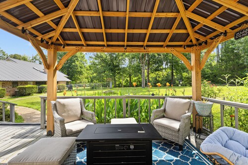 Charming Guest House – 1BR + Sleeping Nook, Full Kitchen, Gazebo, & Boat Parking