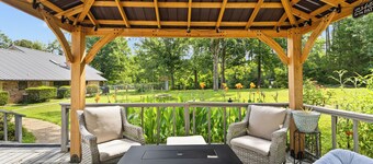 Charming Guest House – 1BR + Sleeping Nook, Full Kitchen, Gazebo, & Boat Parking