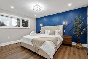 4 Schlafzimmer, Schreibtisch, Bügeleisen/Bügelbrett, Reisekinderbett