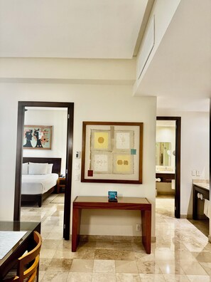 3 bedrooms, in-room safe, iron/ironing board, WiFi