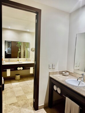 Shower, jetted bath, hair dryer, towels - 2BR/2BA Grand Mayan Master Suite - Sleeps 8 - Beachfront Resort Nuevo Vallarta! (Nuevo Vallarta)
