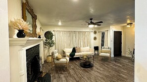 Smart TV, fireplace