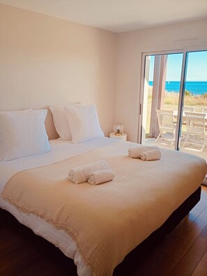 5 bedrooms, iron/ironing board, WiFi, bed sheets