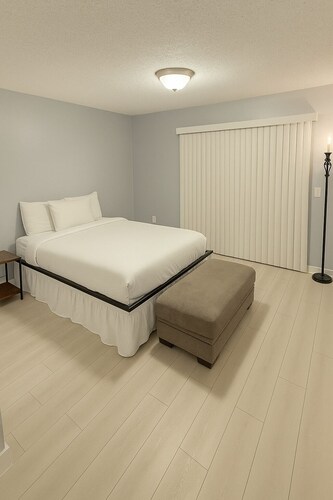2BR/2BA Downtown Vegas Gem – 2 Min Walk to Fremont!