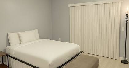 2BR/2BA Downtown Vegas Gem – 2 Min Walk to Fremont!