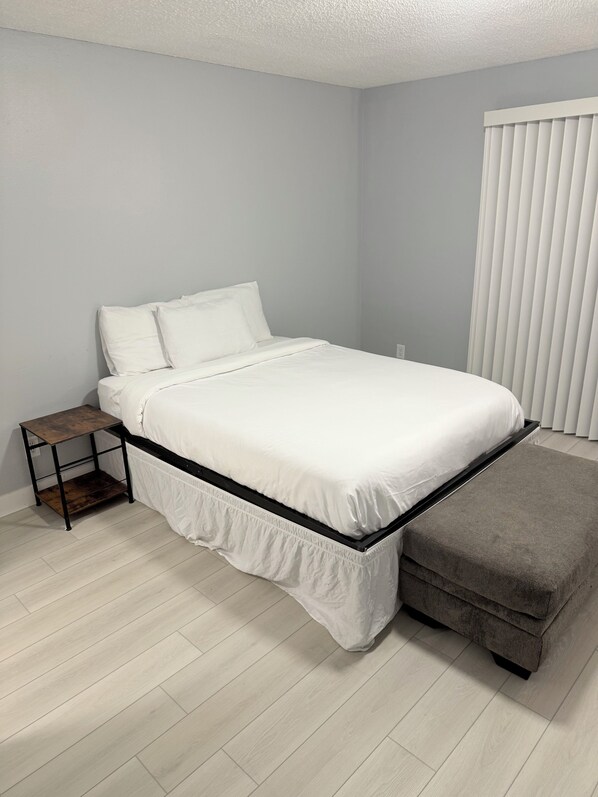 2 habitaciones, tabla de planchar con plancha, wifi y ropa de cama 