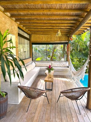 Terrace/patio - Casa Bem Bahia Arraial, in the Atlantic Forest, Perfect for resting or celebrating (Arraial d'Ajuda)