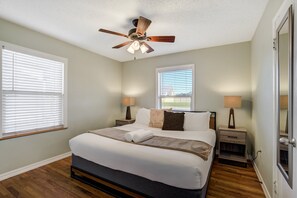 2 bedrooms, iron/ironing board, free WiFi, bed sheets