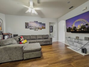 Smart TV - Regal Getaway at Resort w/ Pool, Slide & Spa – Pet Friendly (Davenport)