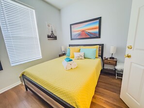 3 bedrooms, iron/ironing board, free WiFi, bed sheets - Regal Getaway at Resort w/ Pool, Slide & Spa – Pet Friendly (Davenport)