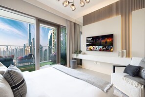 4 chambres, bureau, fer et planche à repasser, lit parapluie