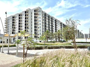 Exterior - Luxury 4BR, Yas Island by Ferrari World & Yas Mall (Abu Dhabi)