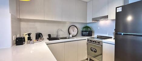 Fridge, microwave, oven, stovetop