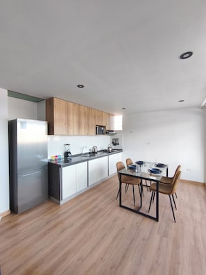 Fridge, microwave, stovetop, coffee/tea maker - Apartment with views in the heart of Cusco (Cusco)