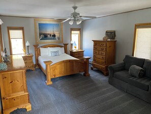 2 bedrooms, desk, iron/ironing board, free WiFi