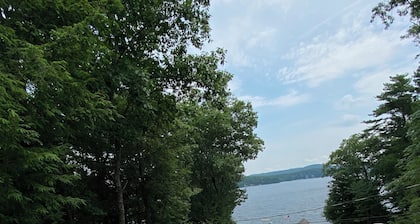 Enchanting Alton Bay~Lake Winnipesaukee Retreat • Amazing Views & Hot Tub