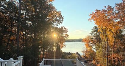 Enchanting Alton Bay~Lake Winnipesaukee Retreat • Amazing Views & Hot Tub