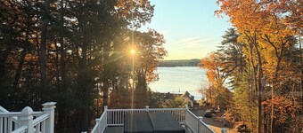 Enchanting Alton Bay~Lake Winnipesaukee Retreat • Amazing Views & Hot Tub