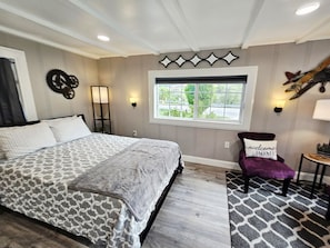 Desk, iron/ironing board, free WiFi, bed sheets