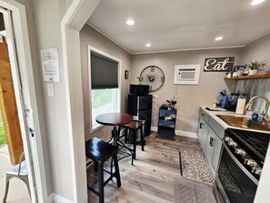 Fridge, microwave, oven, stovetop - NEW! Remodeled Cozy Rustic-Luxury w/ Kitchen (Glenwood Springs)