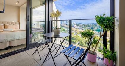 Cosy 2 Bedroom Apartment with City Conveniences