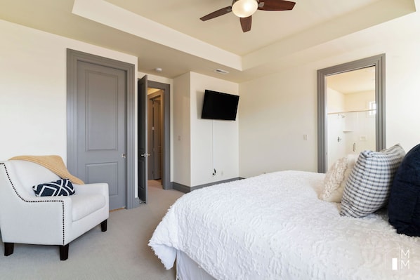Desk, iron/ironing board, free WiFi, bed sheets