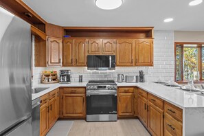 Four à micro-ondes, surface de cuisson