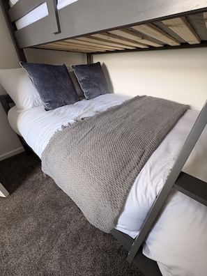 3 bedrooms, iron/ironing board, free WiFi, bed sheets