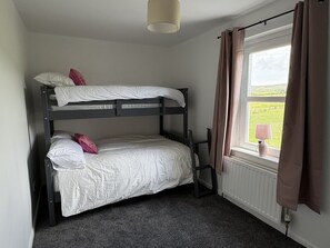 3 chambres, fer et planche à repasser, Wi-Fi gratuit, draps fournis