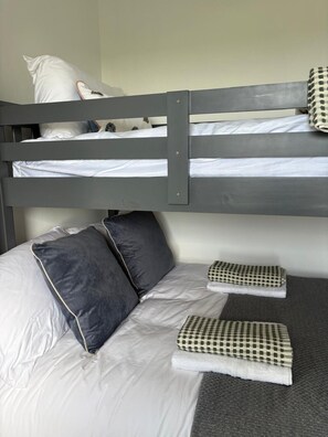 3 Schlafzimmer, Bügeleisen/Bügelbrett, kostenloses WLAN, Bettwäsche